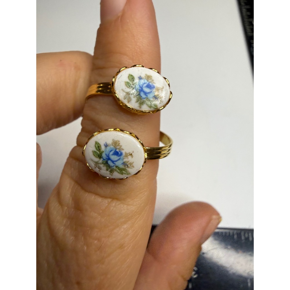 Vintage Blue Rose Porcelain Bypass Ring Gold Tone Scalloped Floral Size 8.5